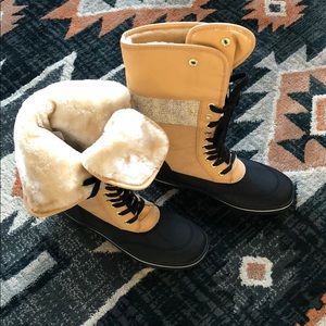 Winter boots. NWOT.